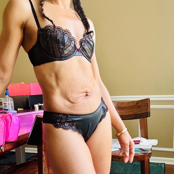 Savage X Fenty Black Caviar Renaissance Rose Unlined Demi Bra & Brazilian Panty - Picture 14 of 16